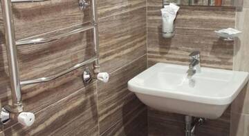 Фото номера Двухместный номер Делюкс с 1 кроватью Гостиница Admiral Hotel г. Махачкала 21