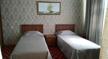 Фото номера Двухместный номер Делюкс с 2 отдельными кроватями Гостиница Admiral Hotel г. Махачкала 2